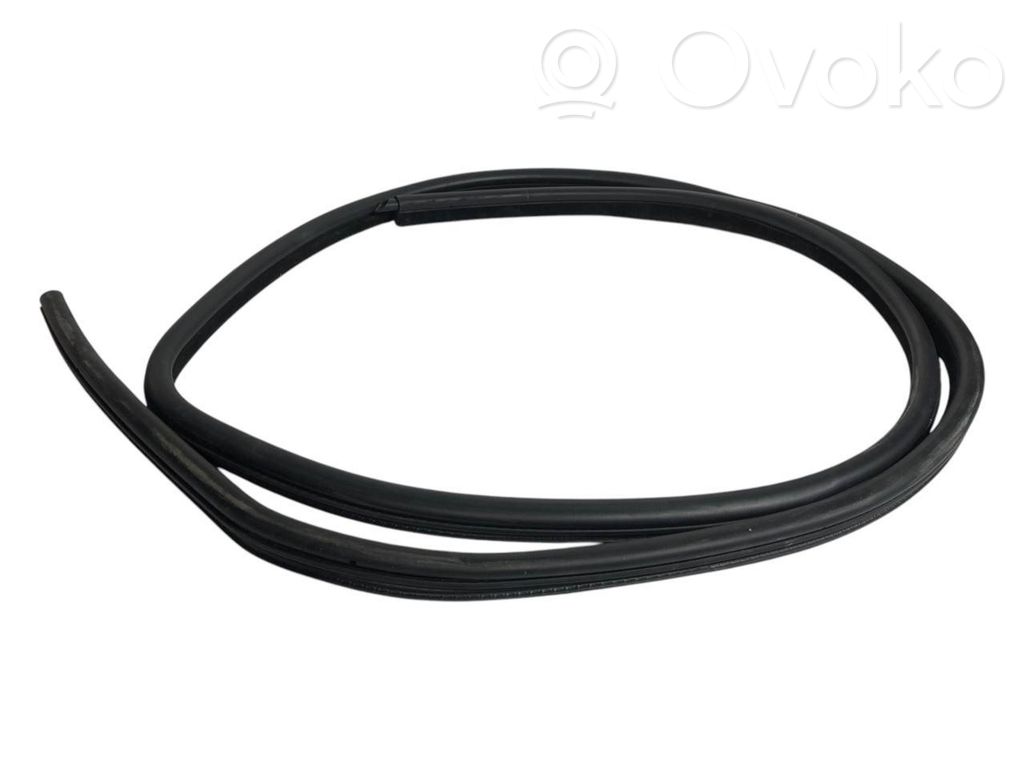 Priekšpusē apdares gumija (virsbūvē)