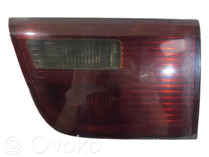 Aizmugurējais lukturis pārsegā