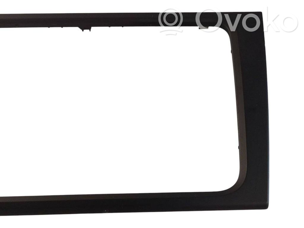 Radiouztvērēja / navigācija dekoratīvā apdare