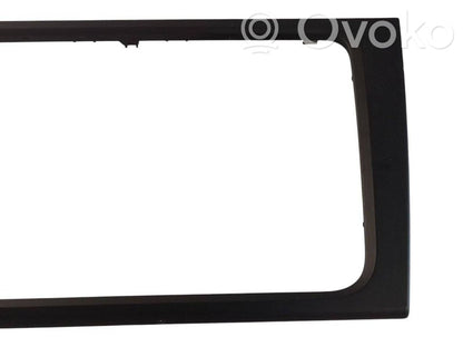 Radiouztvērēja / navigācija dekoratīvā apdare