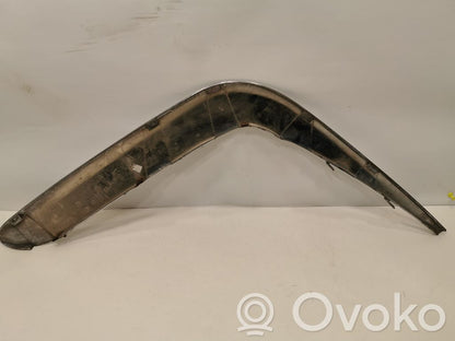 Priekšpusē dekoratīva bampera uzlikas