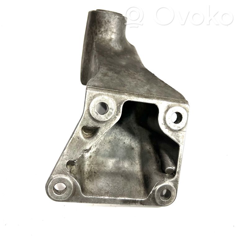 Dzinēja nostiprināšanas stiprinājums-kronšteins