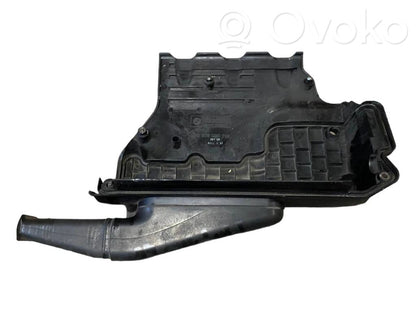 Dzinēja pārsegs (dekoratīva apdare)