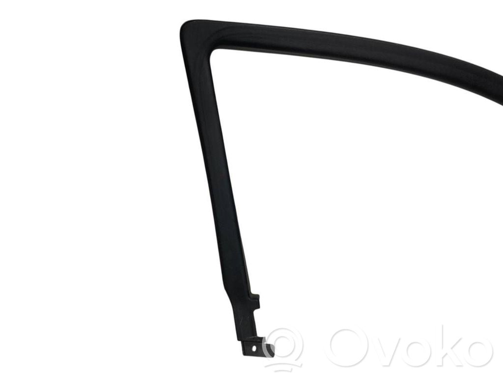 Priekšpusē durvju stikla apdare