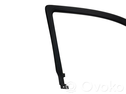 Priekšpusē durvju stikla apdare