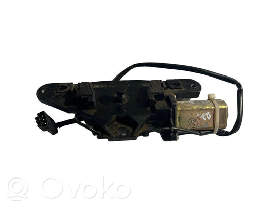 Aizmugurējā pārsega pievilcējs