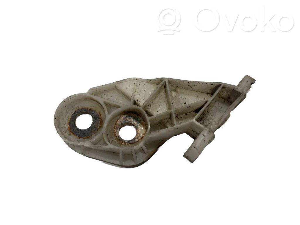 Priekšpusē bampera turētājs