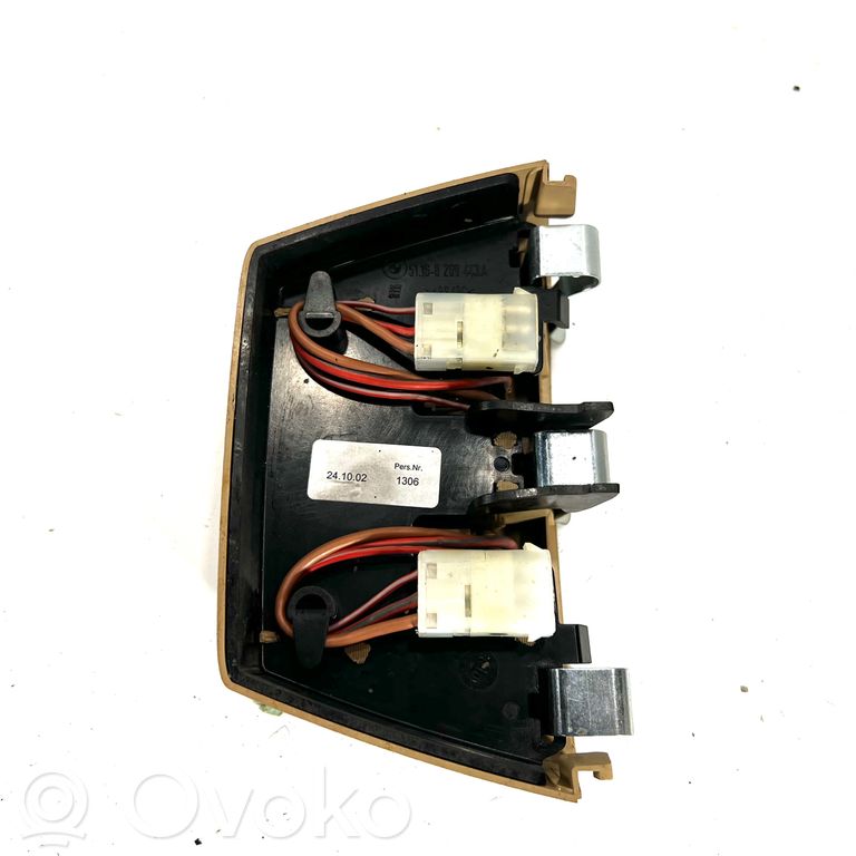 12 V ligzda (aizmugure)