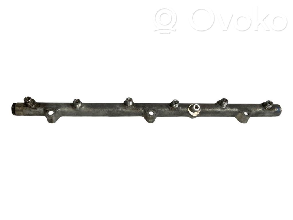 Fuel main pipe