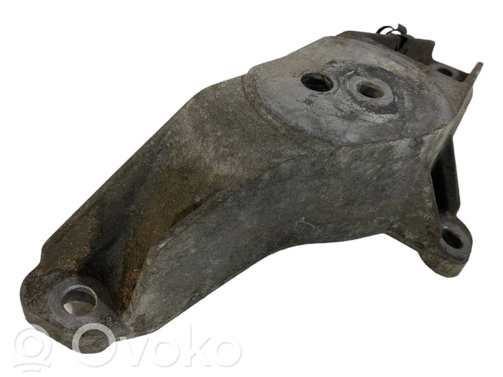 Dzinēja nostiprināšanas stiprinājums-kronšteins