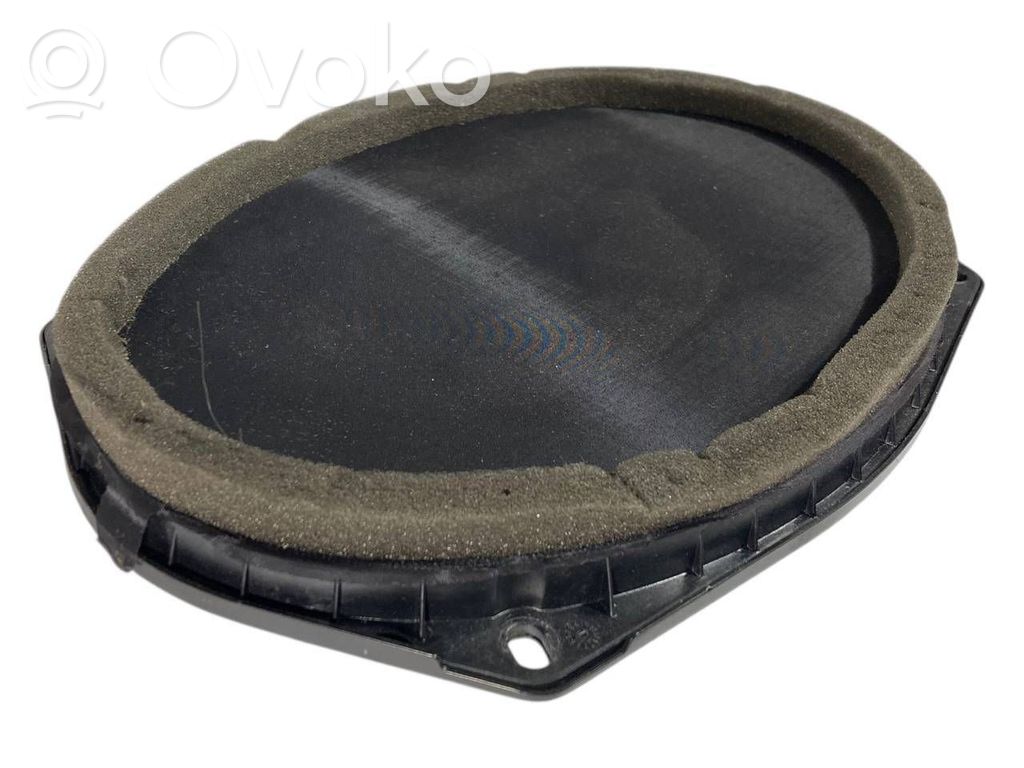 Skaļrunis (-i) priekšējās durvīs