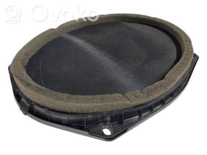 Skaļrunis (-i) priekšējās durvīs