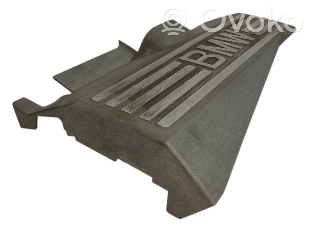 Dzinēja pārsegs (dekoratīva apdare)