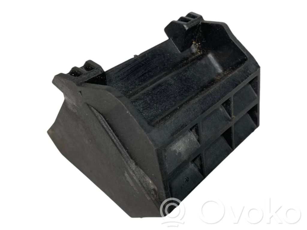 Держатель/кронштейн радиатора(ов)