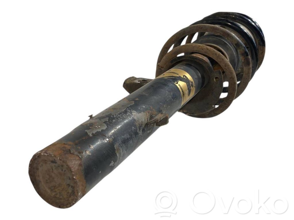 Priekšpusē amortizators ar atsperi