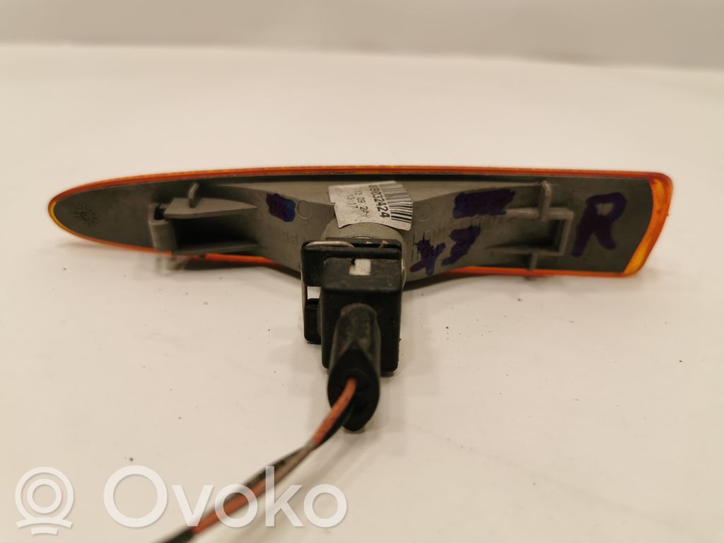 Wing turn signal light