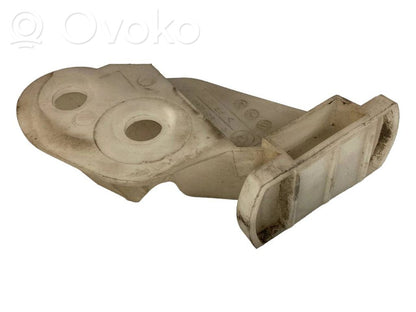 Priekšpusē bampera turētājs