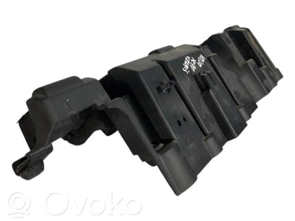 Dzinēja pārsegs (dekoratīva apdare)