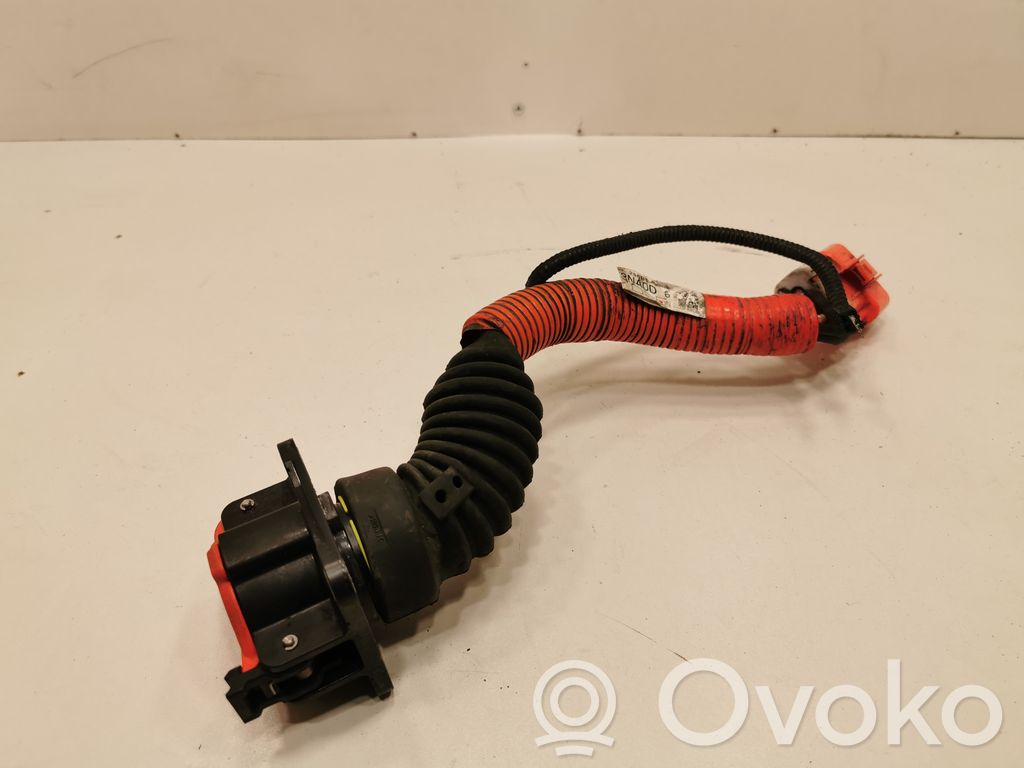 Elektriskās automašīnas uzlādes ligzda