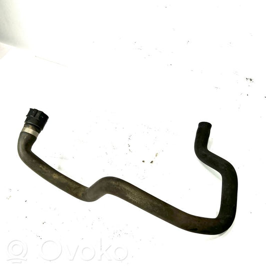 Caurulīte (-es) / šļūtene (-es)