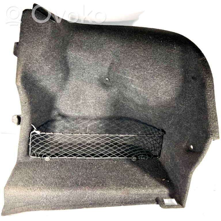 Bagāžnieka sānu apakšējās apdares panelis