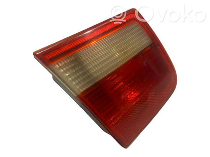 Aizmugurējais lukturis pārsegā