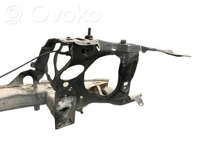 Priekšpusē bampera sija / balka