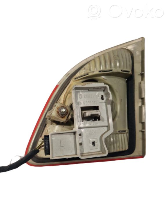 Taillight in the hood