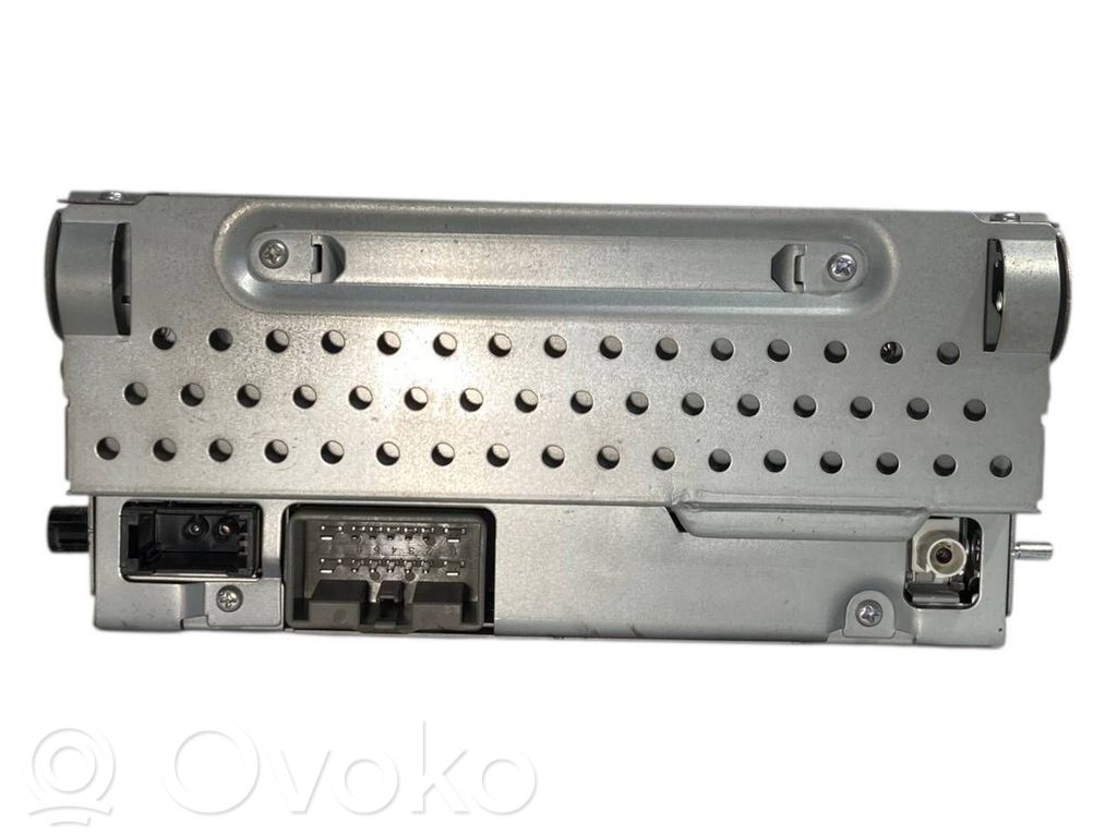 Radio / CD/DVD atskaņotājs / navigācija