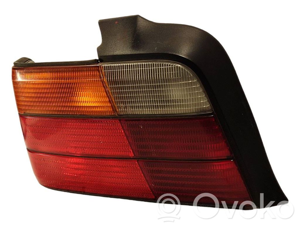 Aizmugurējais lukturis virsbūvē