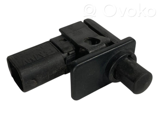 Motora pārsega atvēršanas / aizvēršanas sensors