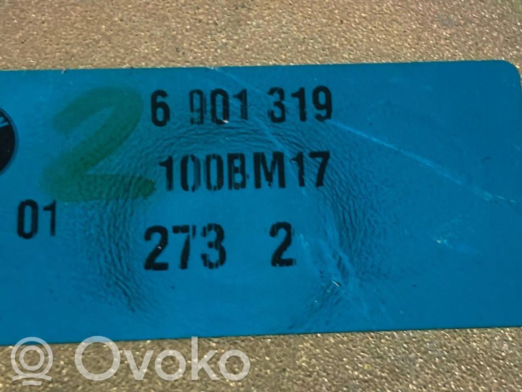 Skaļrunis (-i) aizmugurējā palodzē