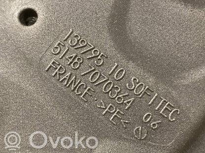 Aizmugurējās durvis