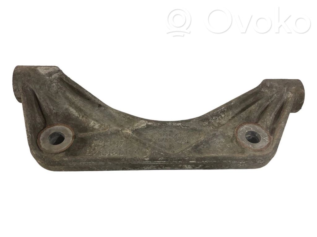 Aizmugurējā reduktora stiprinājums