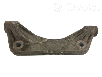 Aizmugurējā reduktora stiprinājums