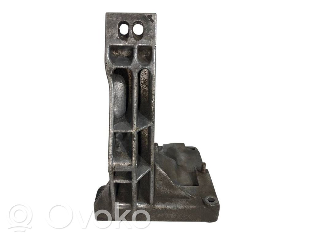 Dzinēja nostiprināšanas stiprinājums-kronšteins