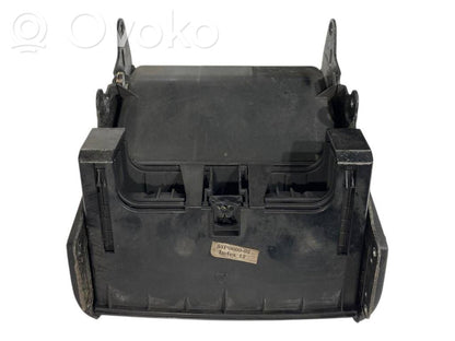 Glāžu turētājs (aizmugurē)