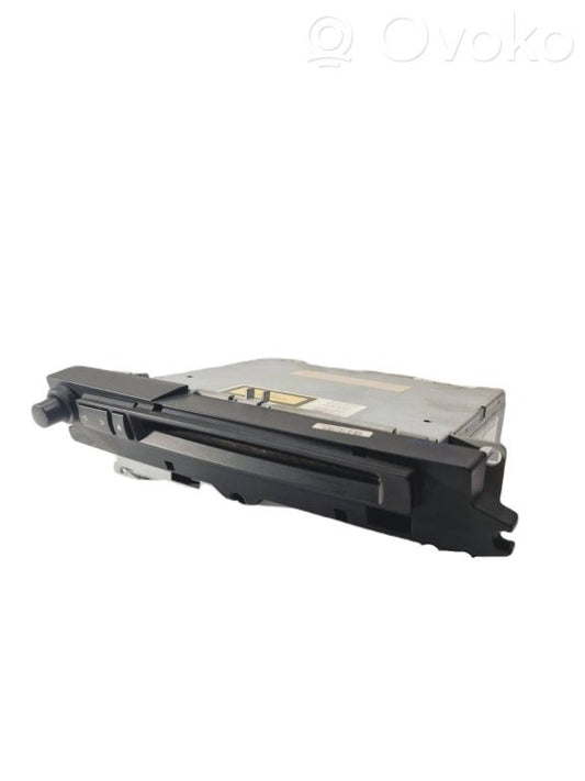 Radio / CD/DVD atskaņotājs / navigācija