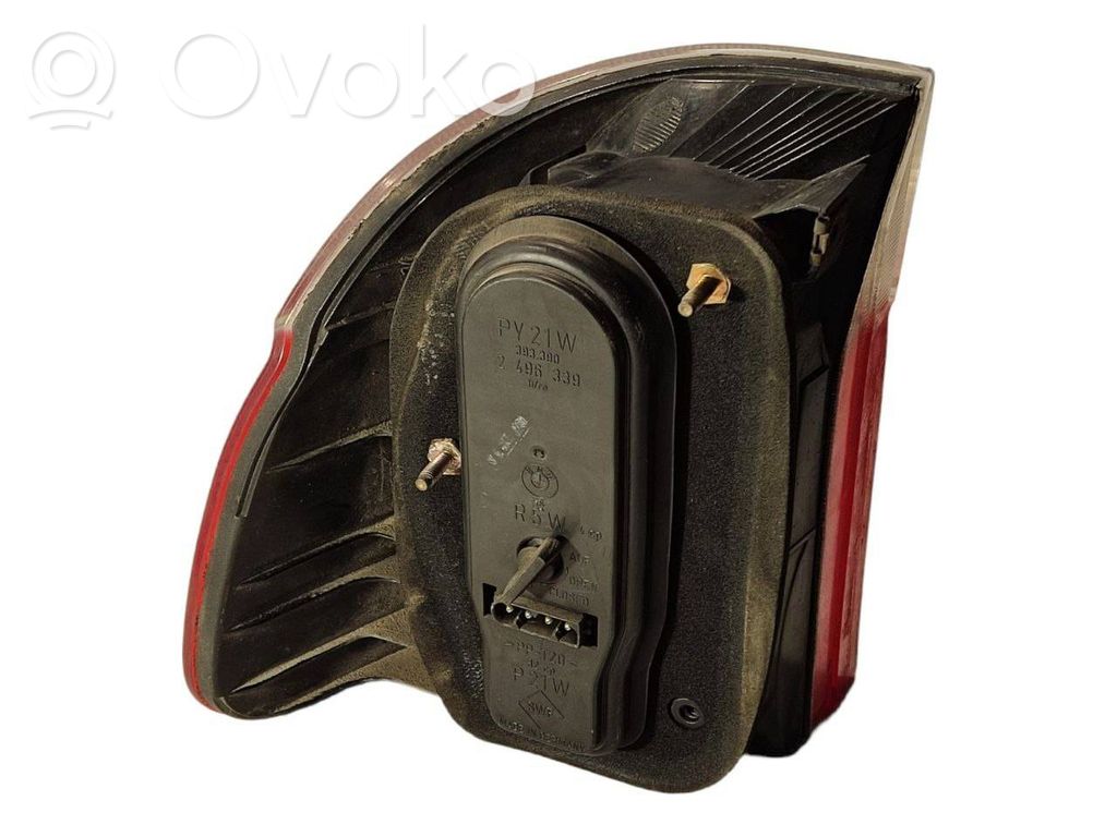 Aizmugurējais lukturis virsbūvē