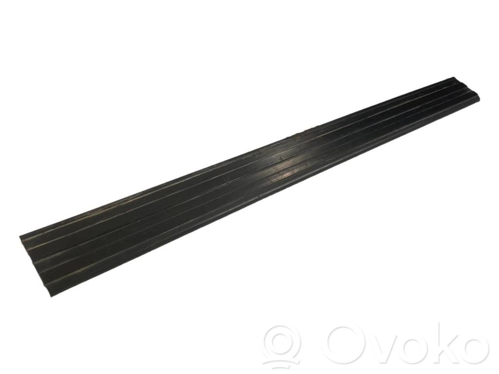 Front sill trim (external)