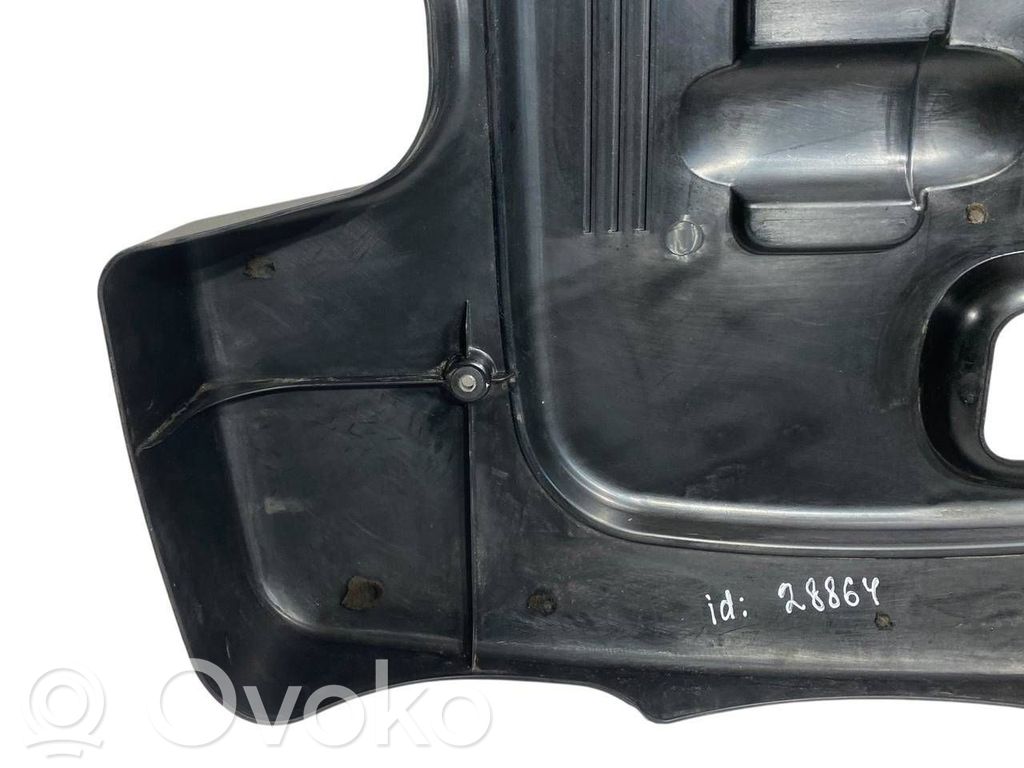 Dzinēja pārsegs (dekoratīva apdare)