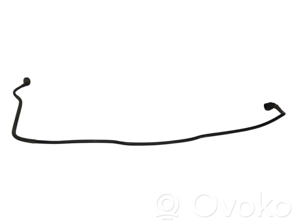 Caurulīte (-es) / šļūtene (-es)