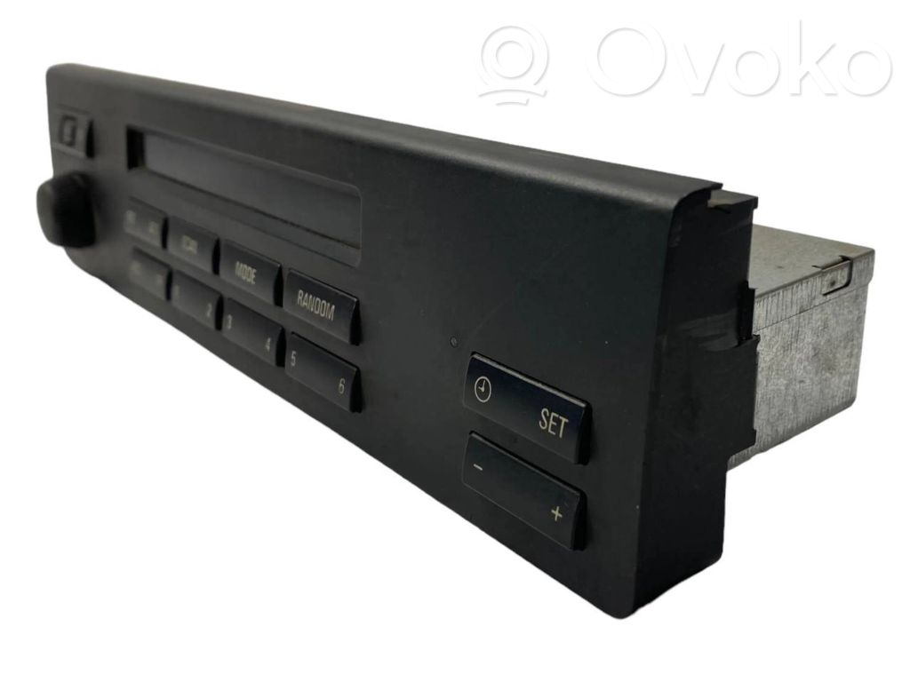 Radio / CD/DVD atskaņotājs / navigācija