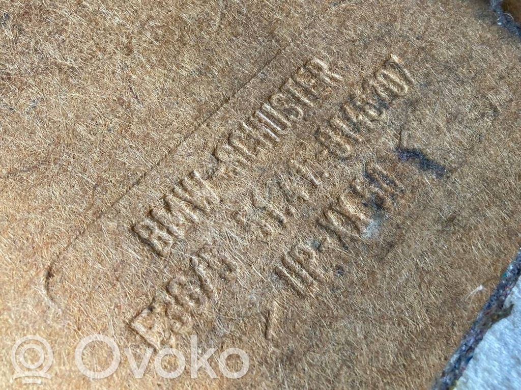 Apšuvums aizmugurējām durvīm