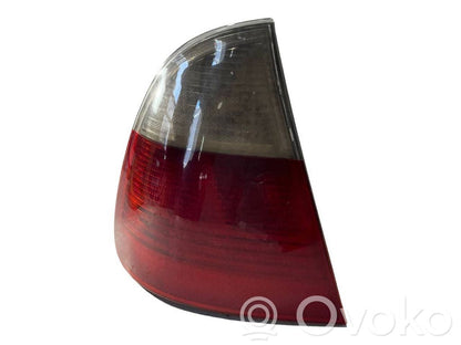 Задний фонарь в кузове