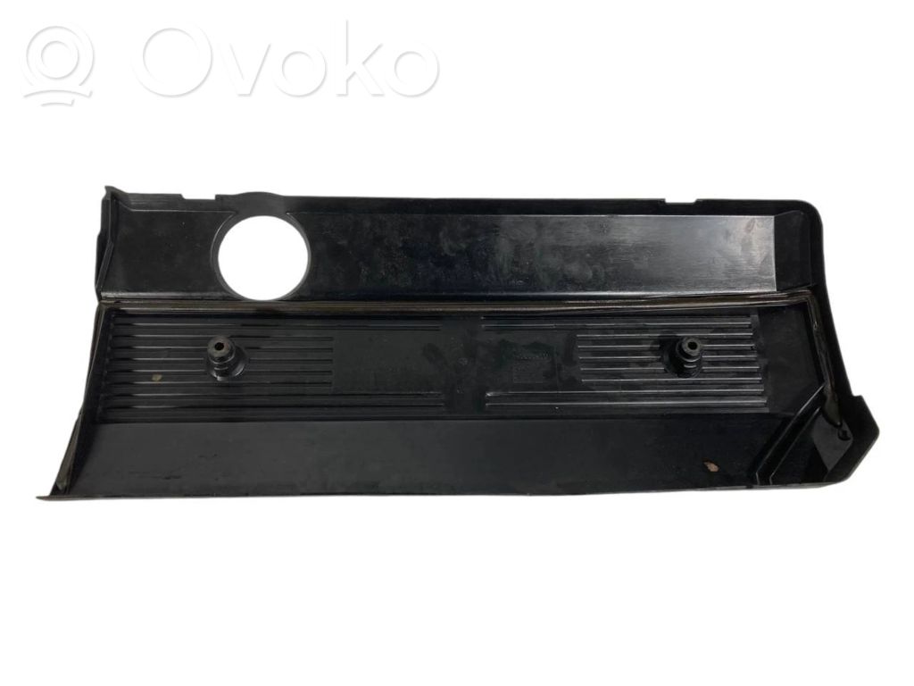 Dzinēja pārsegs (dekoratīva apdare)