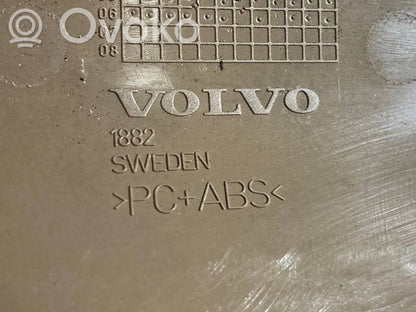 Augšējā dekoratīvā apdare (pie loga)