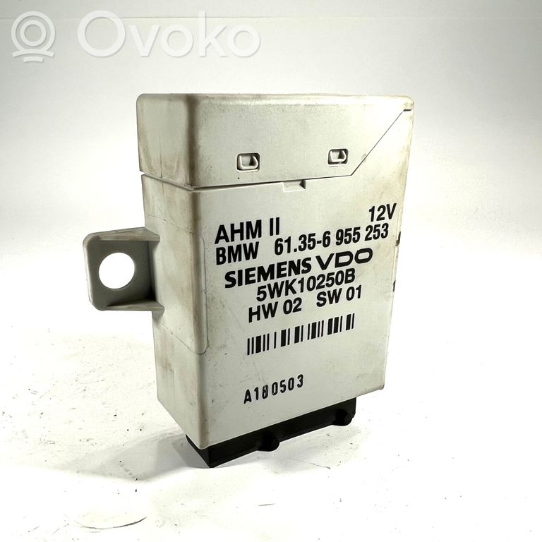 Piekabes āķa vadības bloks