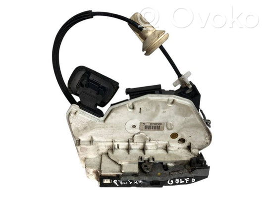 Priekšpusē slēdzene