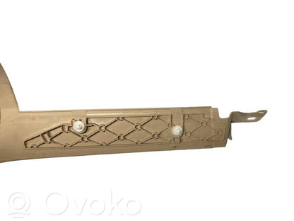 (D) statņa dekoratīvā apdare (augšdaļa)